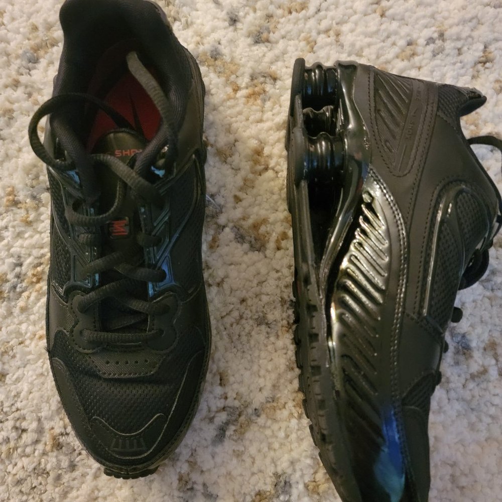 Black Nike Shox